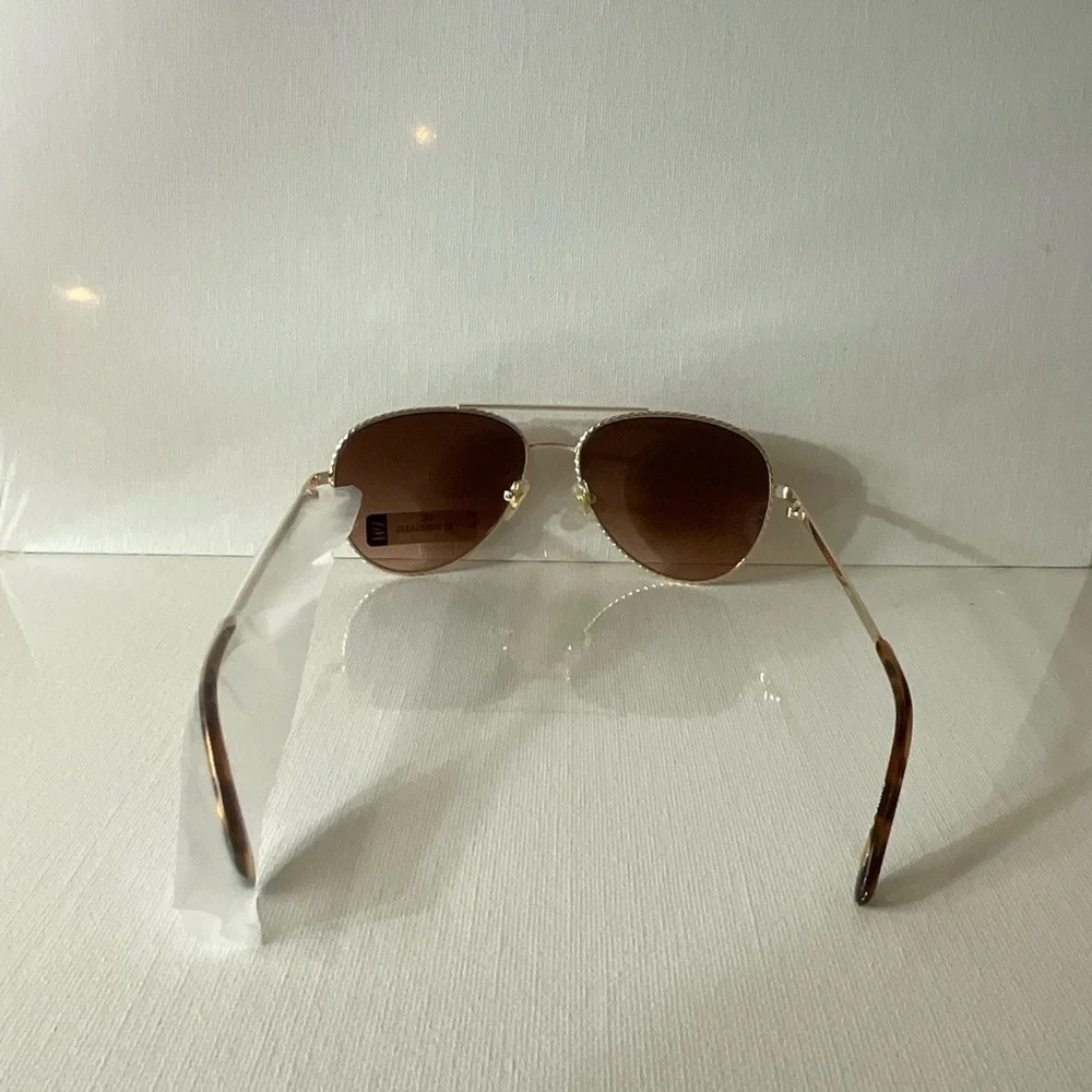 Elegant Gold and Brown Sunglasses